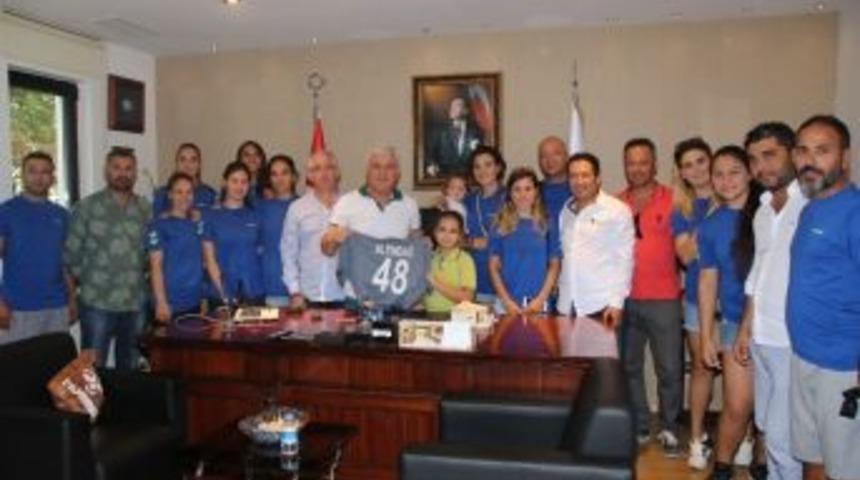 Hentbolculardan Başkan Kocadon&rsquo;a Teşekk&uuml;r