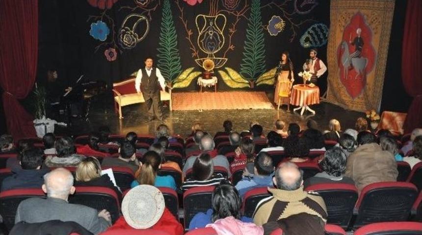 Kuşadası&rsquo;nda Tiyatro G&ouml;sterisi