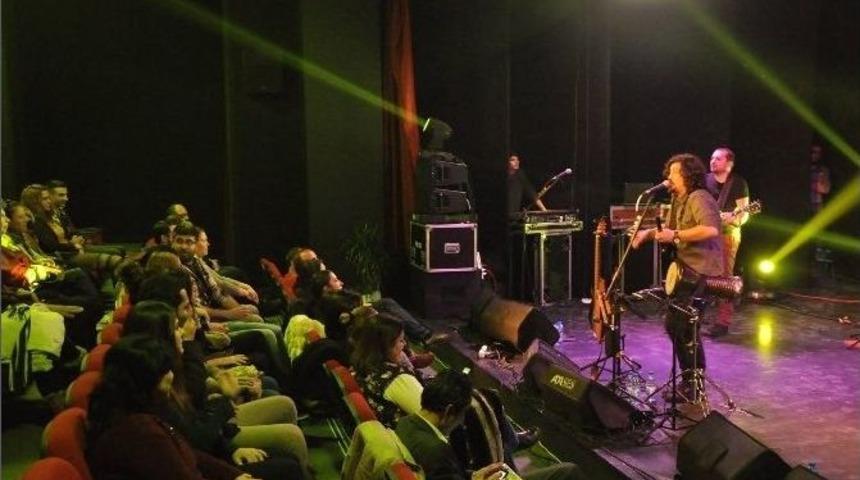 Kuşadası&rsquo;nda Necati Ve Saykolar Konseri