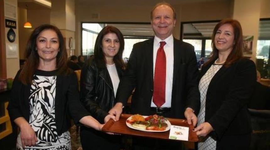 Sahipsiz Hayvanlara 'askıda K&ouml;fte'