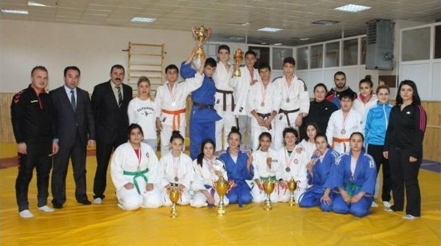 Karaman&rsquo;da Yapılan Okullar Judo M&uuml;sabakaları Sona Erdi