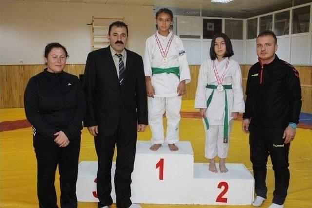 Karaman’da Yapılan Okullar Judo Müsabakaları Sona Erdi