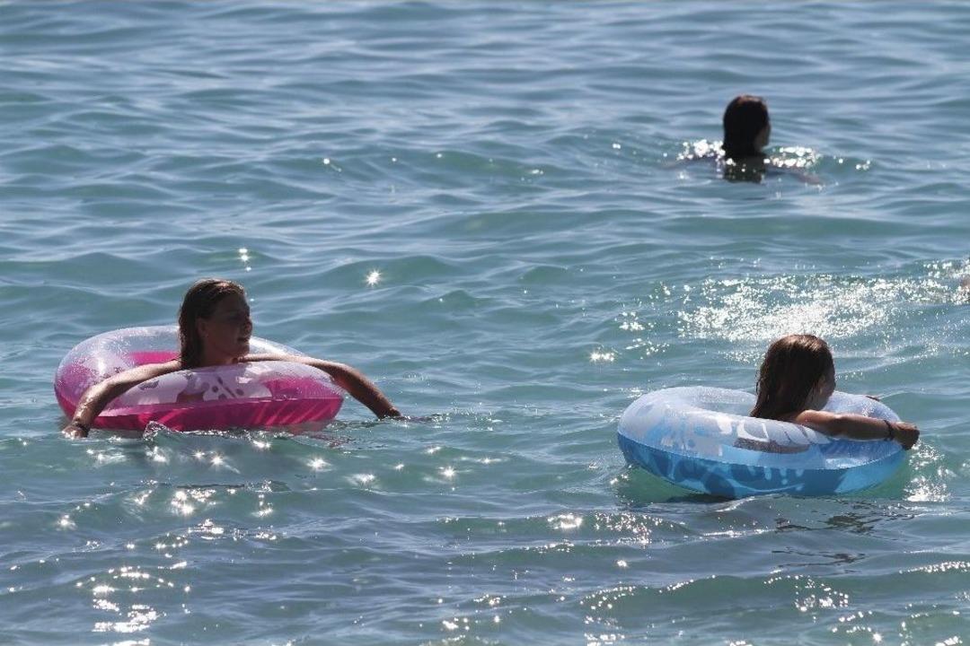 Antalya&rsquo;da Ekim Ayında Deniz Keyfi