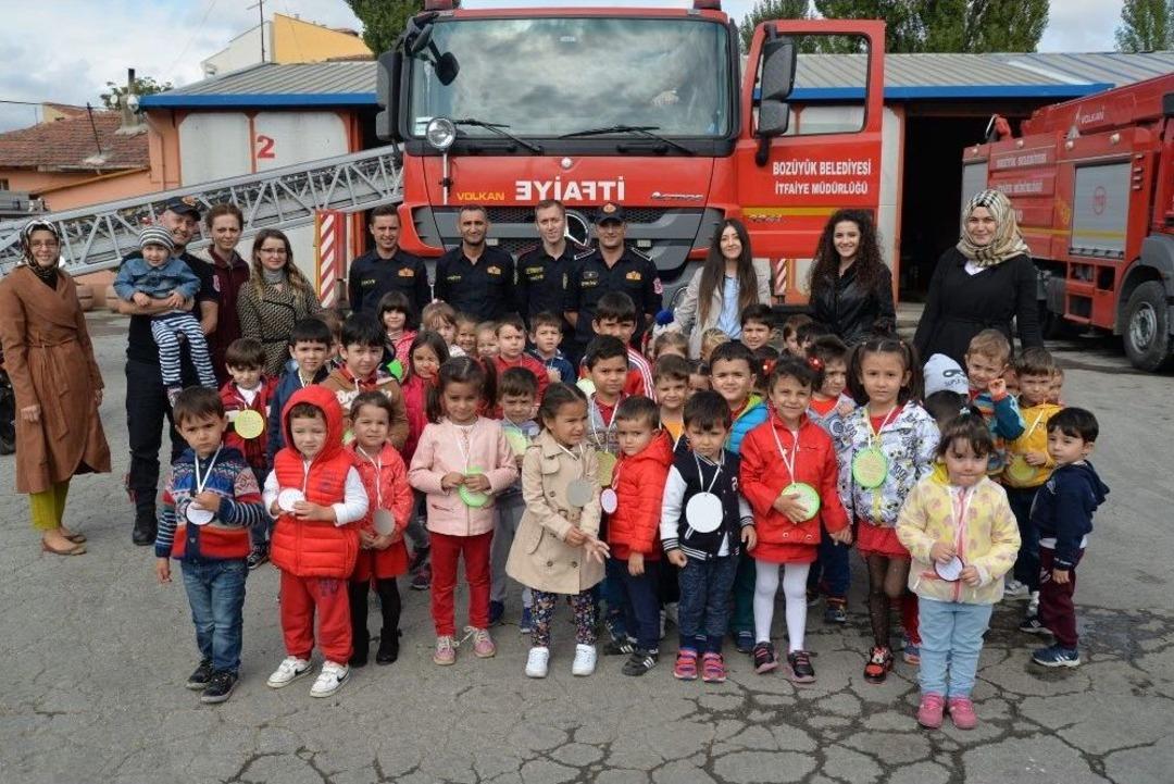 &Ouml;ğrenciler İtfaiyecileri Unutmadı