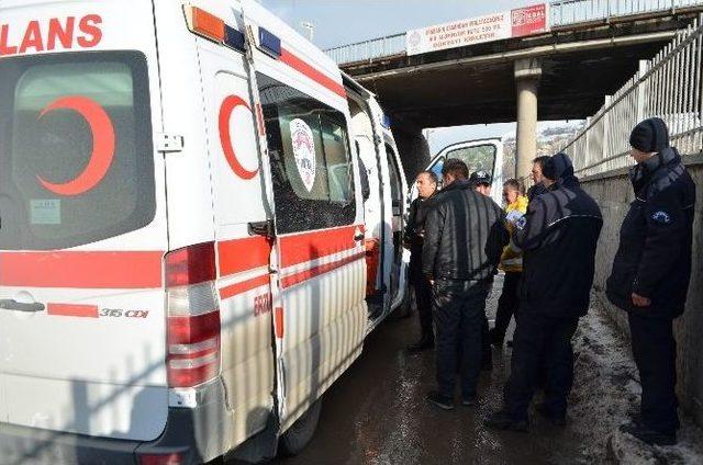 İntihara Teşebbüs Eden Genci Polis Kurtardı