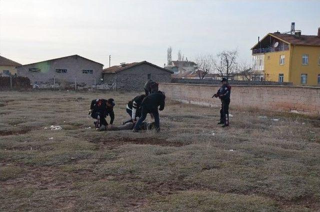 Aksaray’da Polis, Polisten Habersiz Tatbikat Yaptı