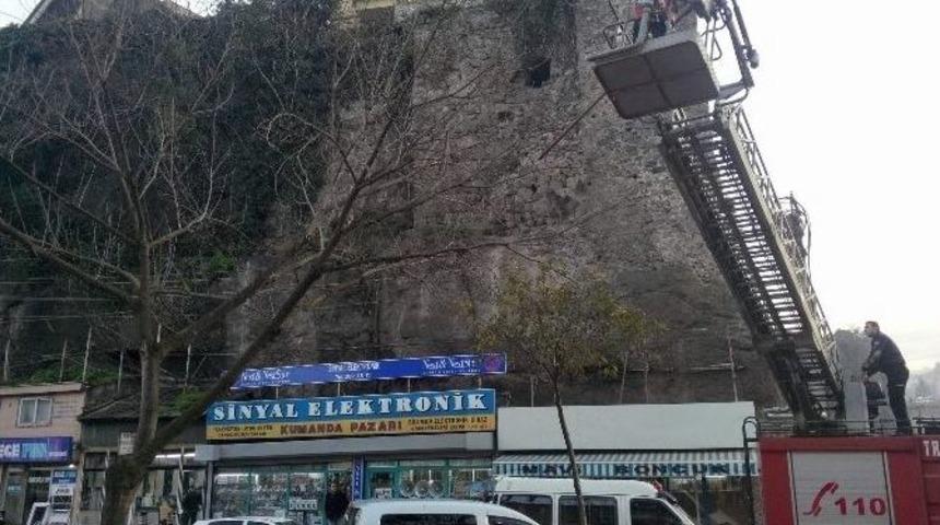 Trabzon İtfaiyesi&rsquo;nin İnat&ccedil;ı Kedi İle İmtihanı