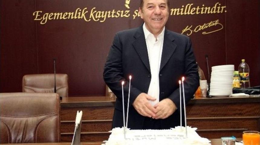 Başkan Kadıoğlu&rsquo;na S&uuml;priz Doğum G&uuml;n&uuml;