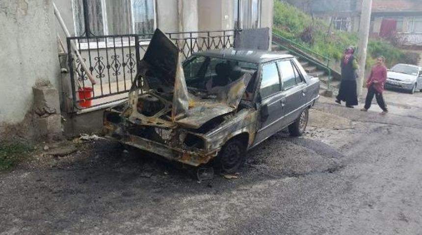 İzmit'te D&uuml;n Gece 7 Ara&ccedil; Kundaklandı