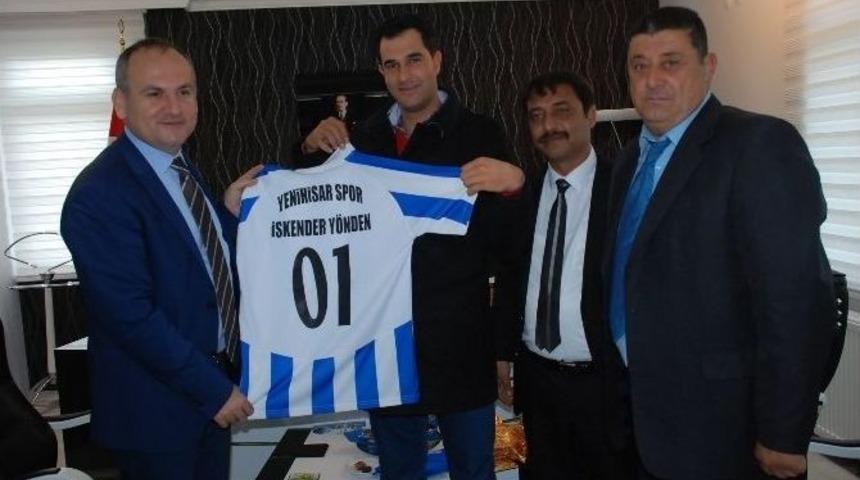 Yenihisarspor&rsquo;dan Kaymakam Y&ouml;nden&rsquo;e Formalı Ziyaret.