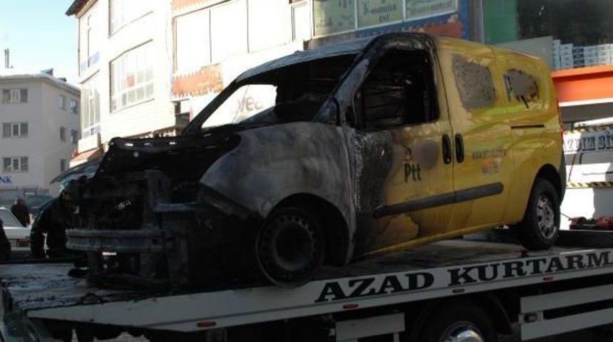 Bitlis'te Posta Işletmesine Ait 2 Ara&ccedil; Kundaklandı