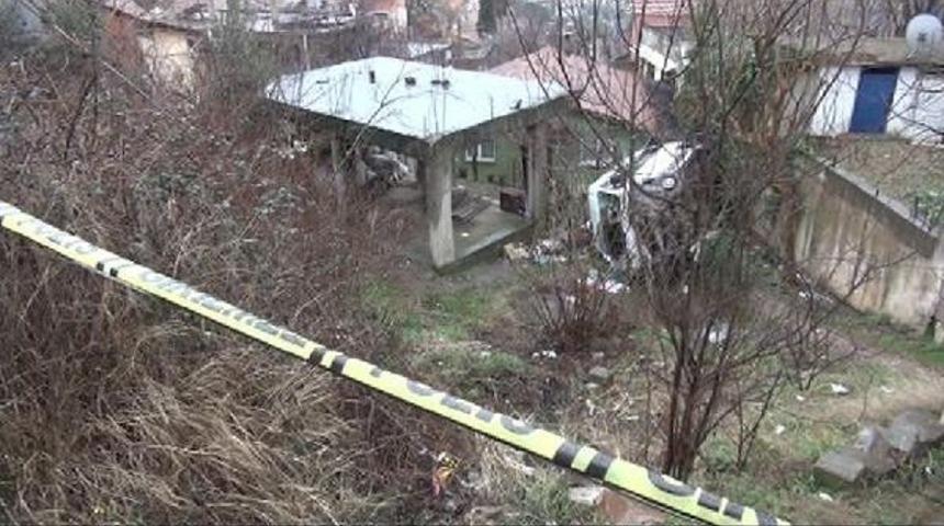 Servis Minib&uuml;s&uuml; Evin Bah&ccedil;esine U&ccedil;tu