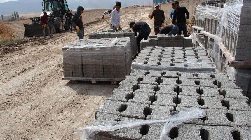 Develi&rsquo;de Parke &Ccedil;alışmaları Devam Ediyor