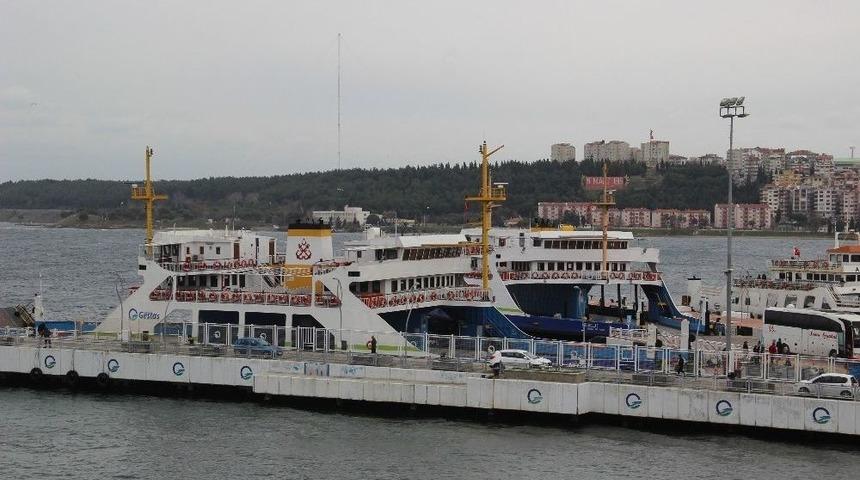 Gökçeada’da Feribot Seferlerine Fırtına Engeli