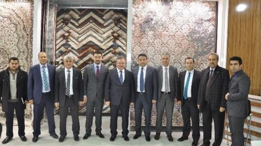 Domotex Halı Fuarında Gençler İş Başında
