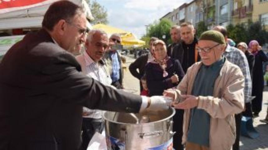 &Uuml;&ccedil; Bin Kişiye Aşure İkramı