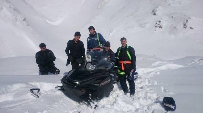 Sincik&rsquo;te Akedaş Kar İle M&uuml;cadele Ediyor