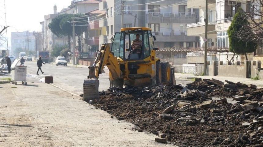 Burhaniye&rsquo;de Belediye Yol Yapımına Hız Verdi