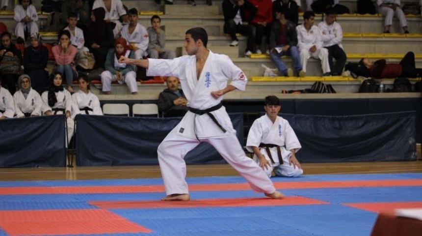 Malatyalı Gen&ccedil; Kareteci T&uuml;rkiye Birincisi Oldu