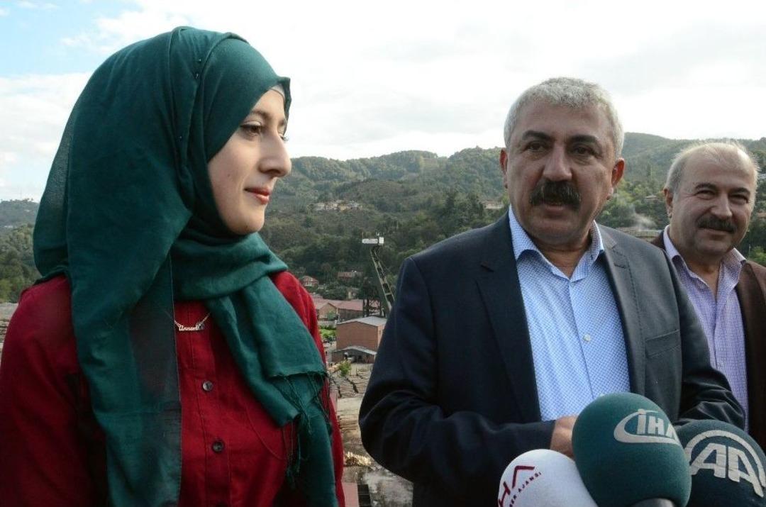 Madencilerin Fotoğrafını &Ccedil;eken Aslı&rsquo;ya Telefon Hediyesi