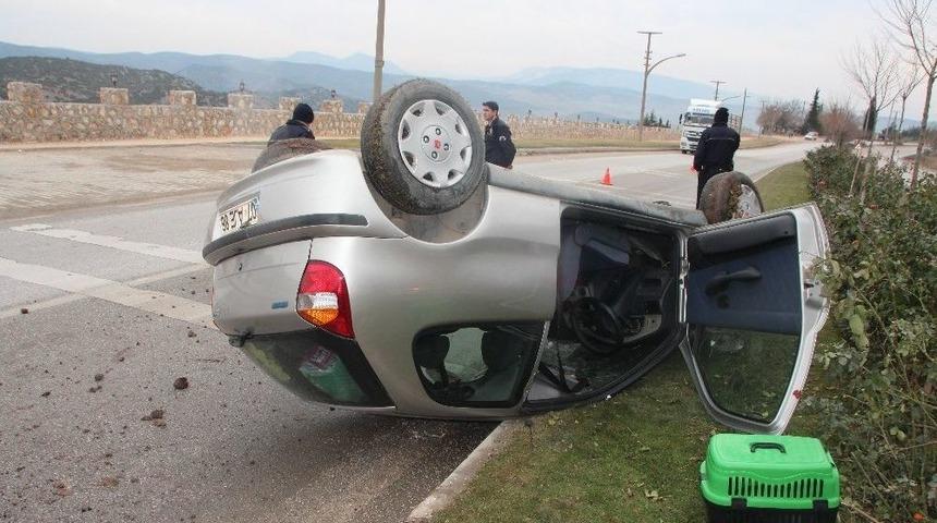 Bilecik&rsquo;te Otomobil Takla Attı: 2 Yaralı