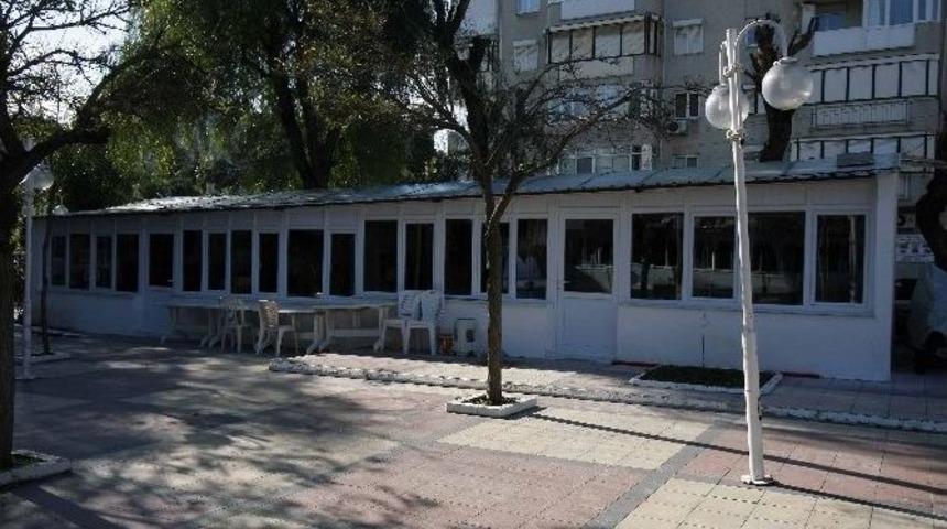 İzmir&rsquo;de Modern Ressamlar Sokağı