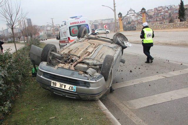 Bilecik’te Otomobil Takla Attı: 2 Yaralı