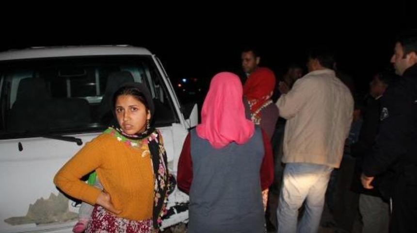 Kavşakta Kaza: 5 Yaralı