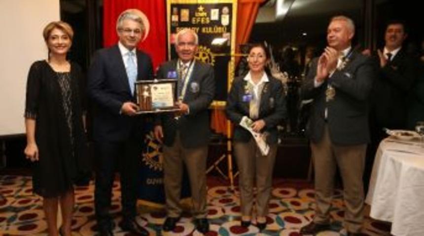 Başkan Akpınar&rsquo;a Anlamlı &Ouml;d&uuml;l