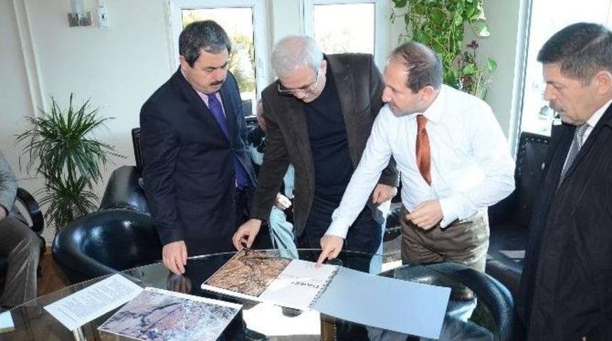 Ak Partili Milletvekillerinden Darende Belediye Başkanına Ziyaret