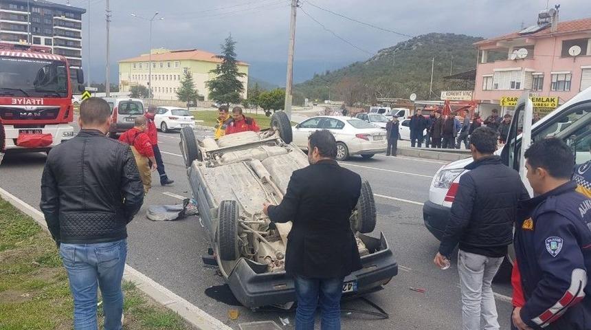 Edremit&rsquo;te Trafik Kazası 2 Yaralı