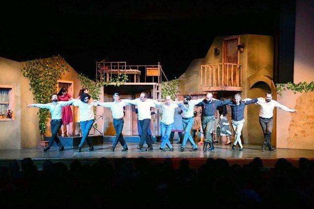 "harikalar Avlusu" İzleyicisiyle Buluştu 1