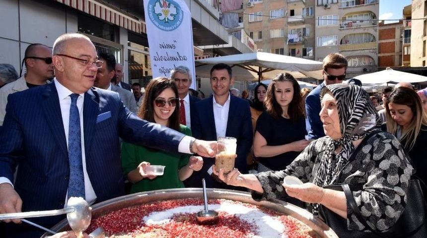 Başkan Erg&uuml;n Aşure Dağıttı Hayır Duası Aldı