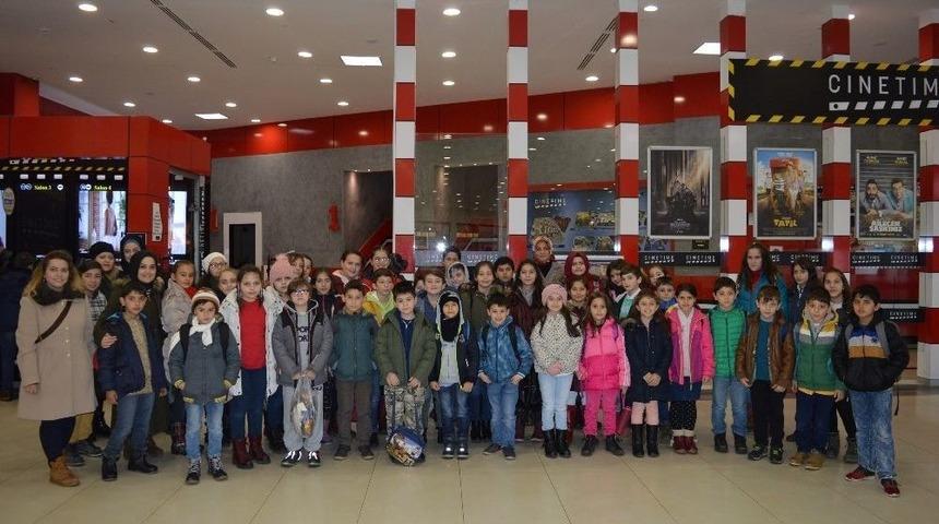 Kartepeli &Ccedil;ocuklar Beyaz Perde İle Buluştu