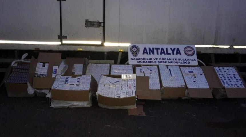 Antalya&rsquo;da 17 Bin 320 Paket Ka&ccedil;ak Sigara Ele Ge&ccedil;irildi