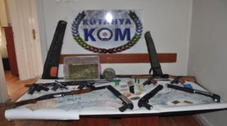 Su&ccedil; &Ouml;rg&uuml;t&uuml;ne Y&ouml;nelik Operasyonda G&ouml;zaltına Alınan 14 Ş&uuml;pheliden 6&rsquo;sı Tutuklandı