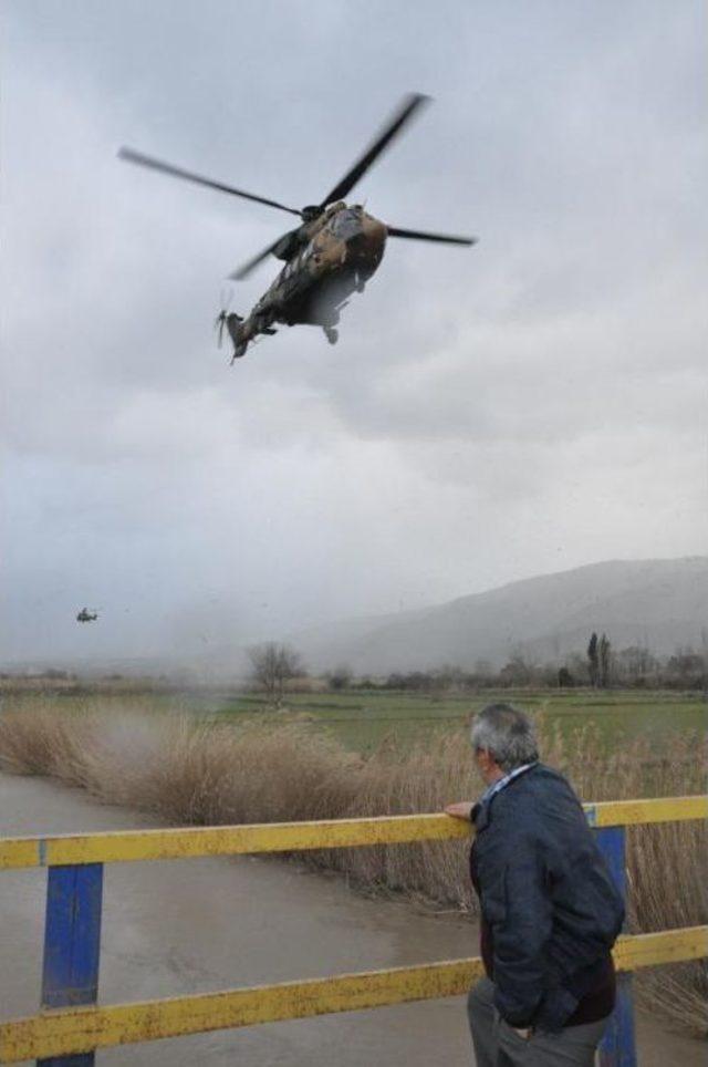 Menderes Nehri'nde Bot Alabora Oldu, Pilot Üsteğmen Kayıp (3)