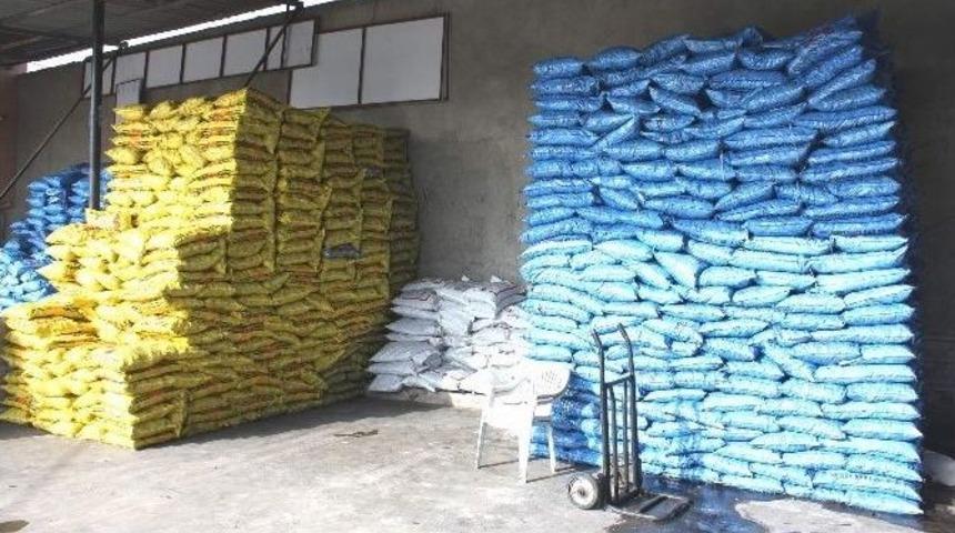 Afyonkarahisar&rsquo;da Soğuk Hava K&ouml;m&uuml;r Satıcılarına Yaradı