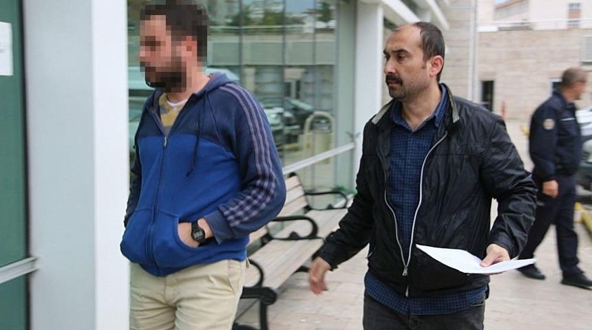 Market Deposundan Binlerce Ka&ccedil;ak Sigara &Ccedil;ıktı