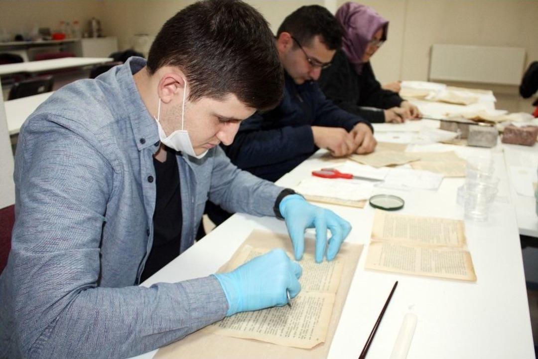 Yıpranmış Yazılı Eserler İ&ccedil;in &rsquo;kitap Doktoru&rsquo; D&ouml;nemi