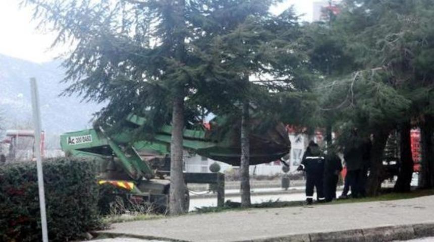 Vali Coş'un Annesi, Tek Başına &Ccedil;evre Eylemi Yaptı