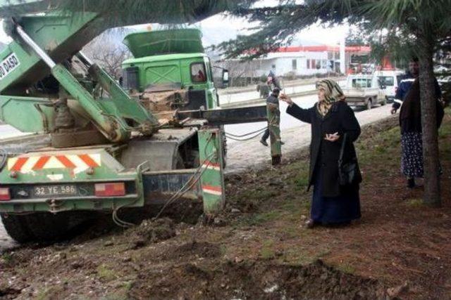 Vali Coş'un Annesi, Tek Başına Çevre Eylemi Yaptı