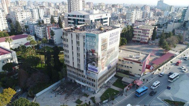 Büyükşehir, Thk Binasının Yıkımına Başladı