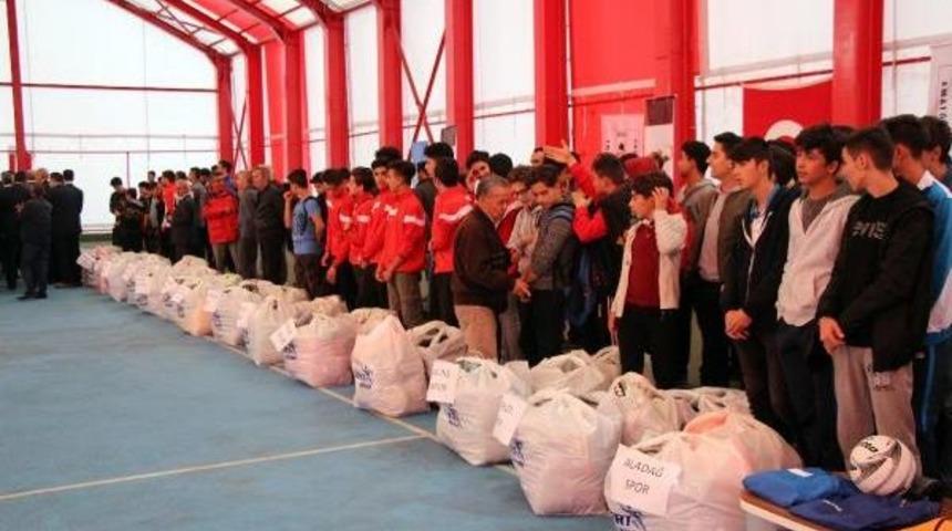 Bolu'da Amat&ouml;r Spor Kul&uuml;plerine 80 Bin Tl'lik Yardım