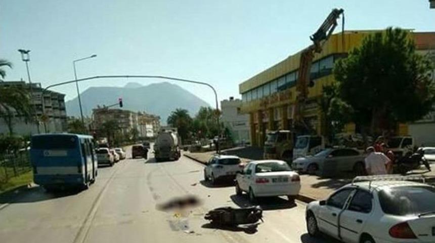 Yakıt Tankeri İle Elektrikli Motosiklet &Ccedil;arpıştı: 1 &Ouml;l&uuml;