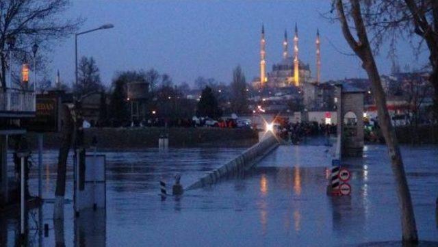 Edirne'de Taşkın Felaketi; Bir Mahallede 5 Bin Kişi Mahsur (4)