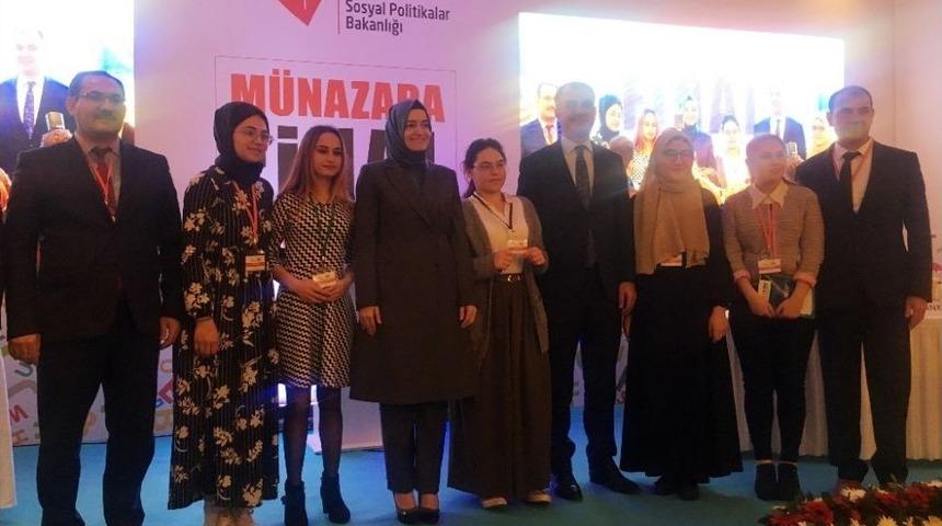 Bakan Kaya:" Sizler Geleceğin T&uuml;rkiye&rsquo;sinde &Ccedil;ok &Ouml;nemli G&ouml;revler &Uuml;stleneceksiniz"