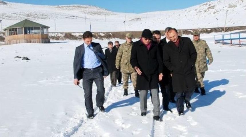 Ardahan Valisi Deniz &Ccedil;ıldır G&ouml;l&uuml;nde İncelemelerde Bulundu