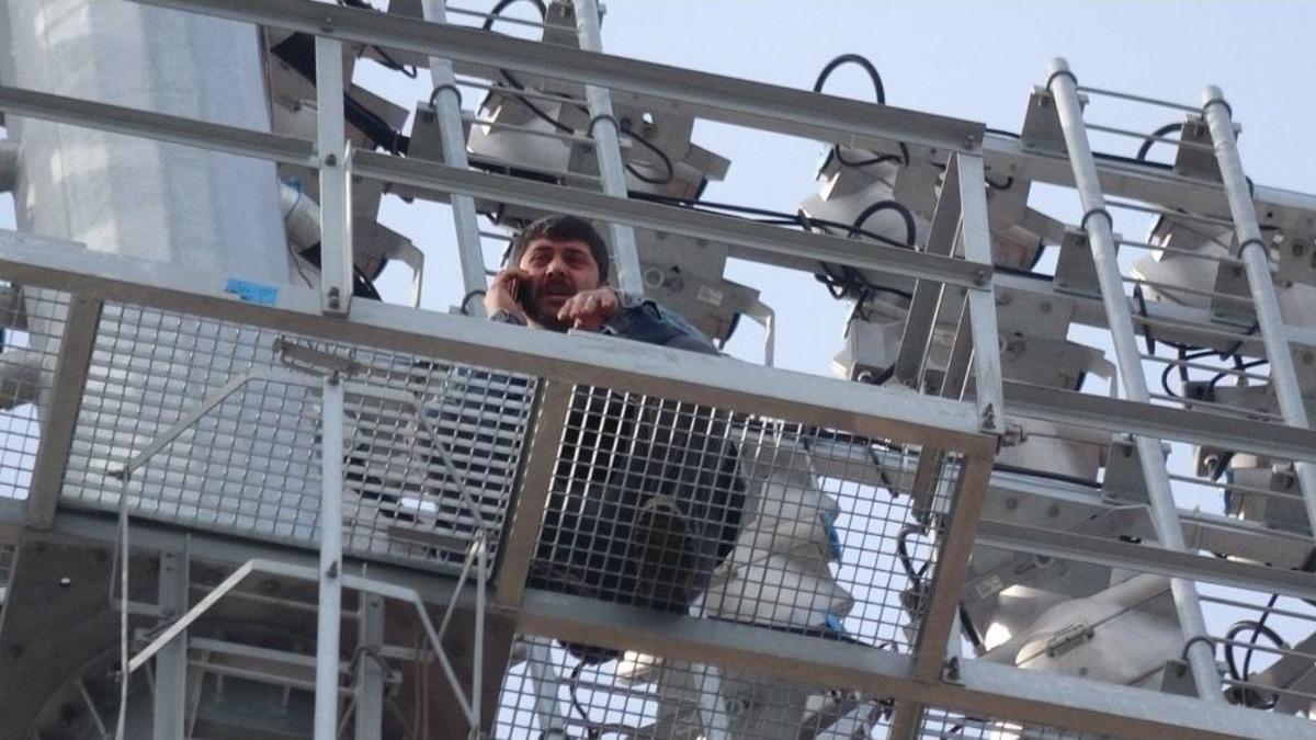 Trafik Cezası Yedi, Aydınlatma Direğine &Ccedil;ıktı