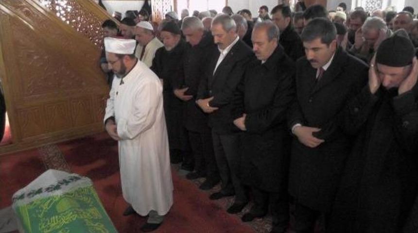 Zafer &Ccedil;ağlayan, Muş'ta &Uuml;vey Annesini Toprağa Verdi